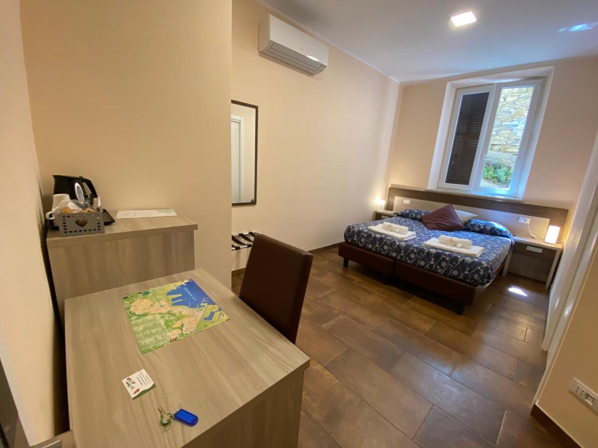 Good Night Moon Hotel ลาสเปเซีย ภายนอก รูปภาพ